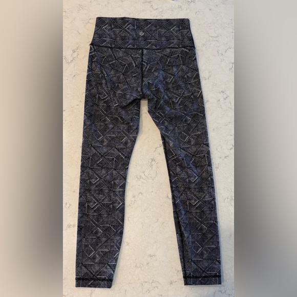 lululemon athletica Pants - Lululemon Yoga Leggings - Unique Black & White Pattern Women’s Size 6